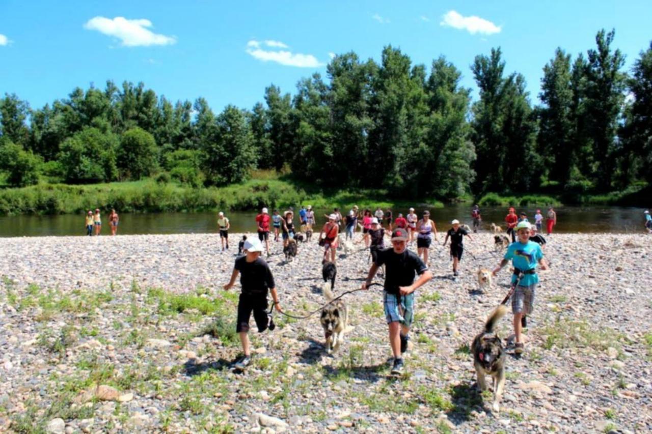 Les Gites Du Val Valprivas Exteriör bild