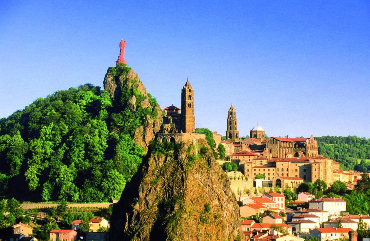 Les Gites Du Val Valprivas Exteriör bild