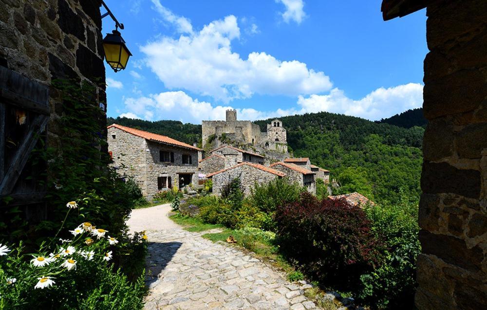 Les Gites Du Val Valprivas Exteriör bild